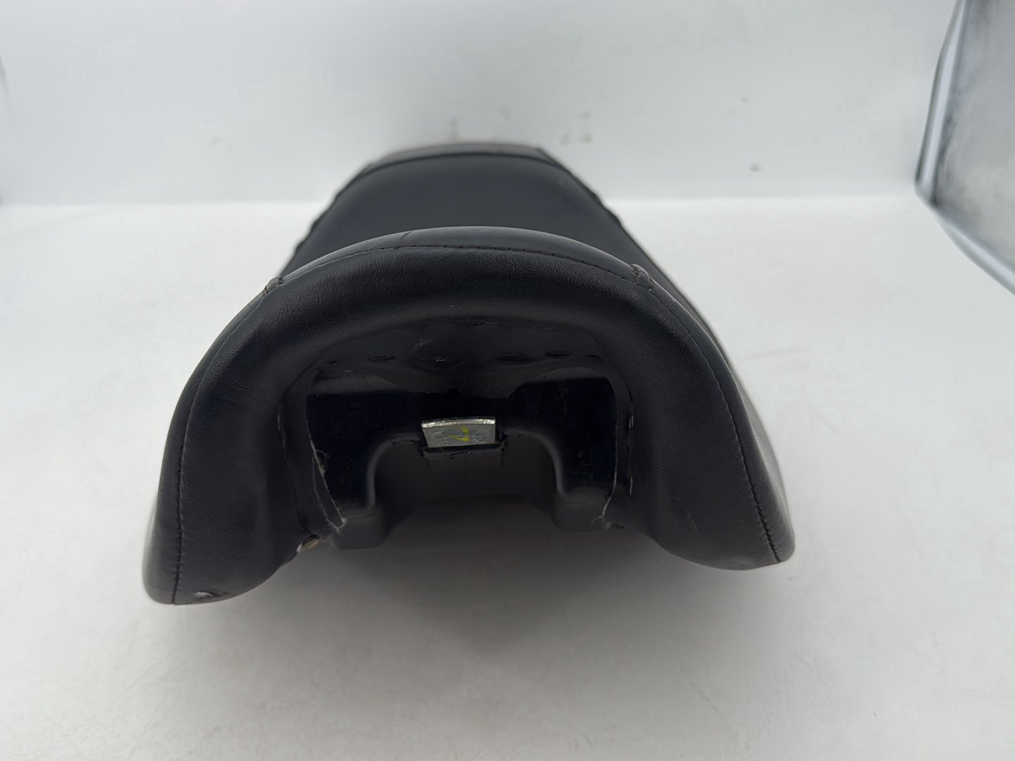 Harley-Davidson Misc  Passenger Rider Driver Seat Saddle 52000071