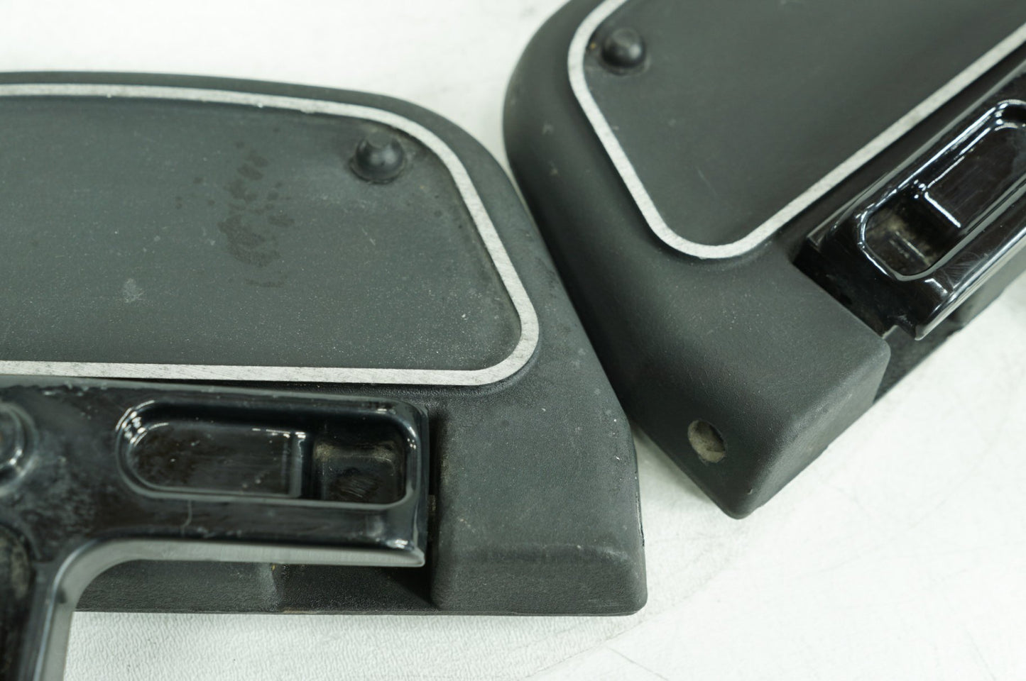 1999 - 2006 Harley-Davidson Touring Electra Glide Left Right Driver & Pass Floorboard Foot Rest 50606-86A