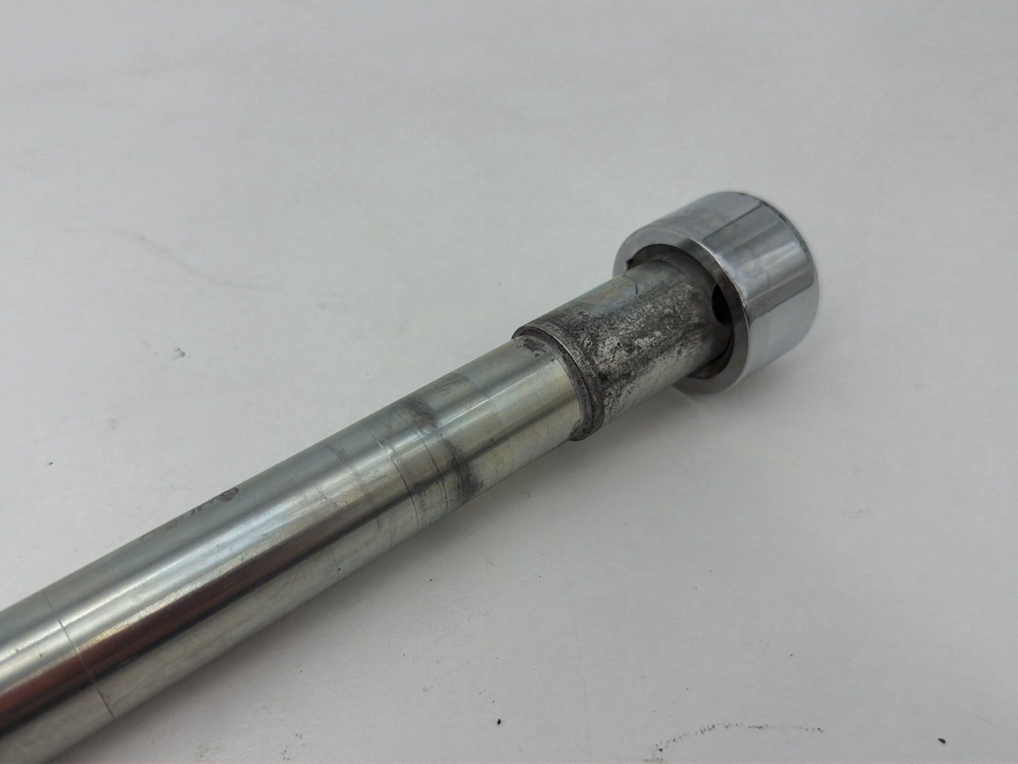 1999 - 2006 Harley-Davidson Touring Road King Front Wheel Axle Bolt Shaft  	43364-00