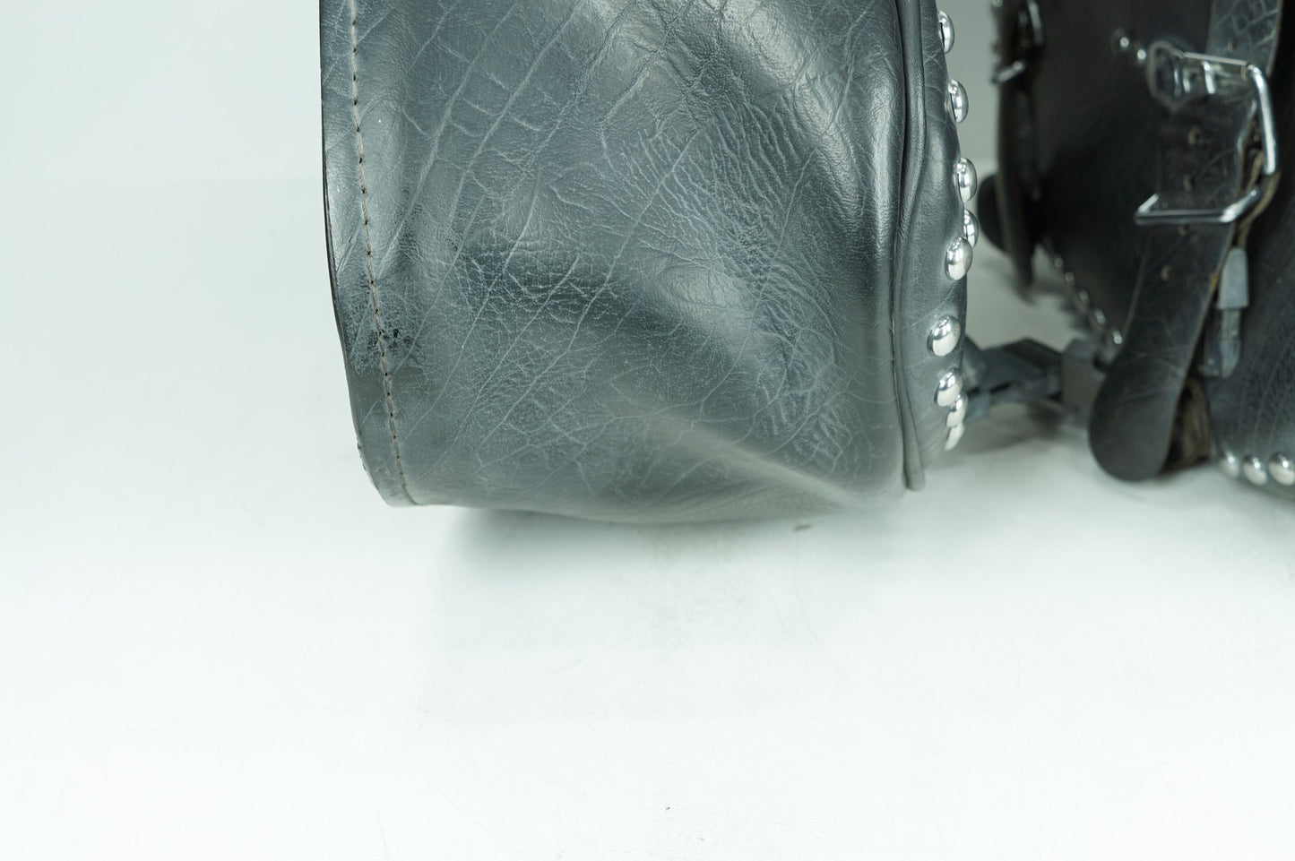 2007 - 2012 Harley-Davidson Softail Heritage Classic Rear Left Right Saddlebags Luggage Leather  	90476-06A