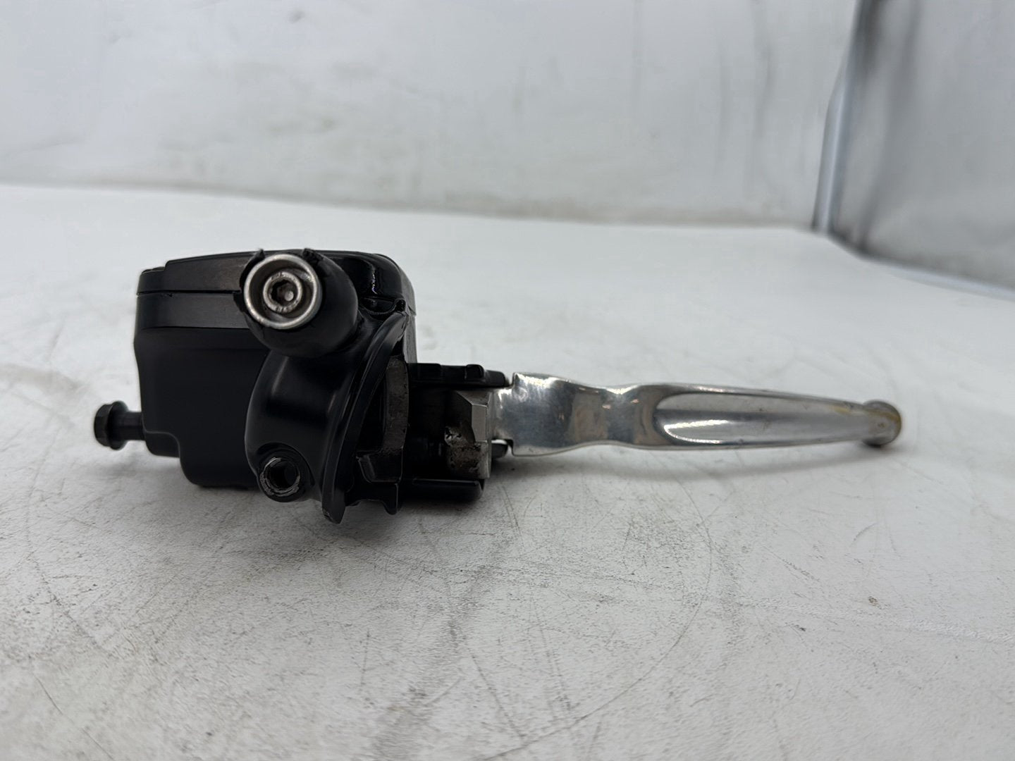 2017 Harley Road Glide Touring FLTRXS OEM Front Right Brake Lever Master Cylinder