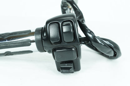 1999 - 2006 Harley-Davidson Touring Electra Glide Classic Left Turn Signal Headlight Switches Controls  	71685-06A