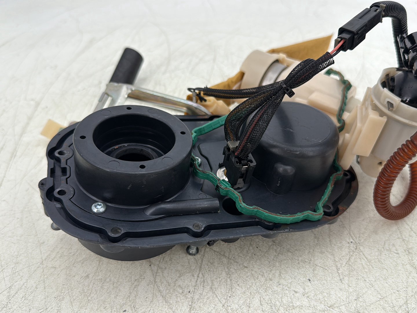 2004 Harley Dyna Super Glide FXDI OEM Gas Gasoline Fuel Petrol Pump Sending