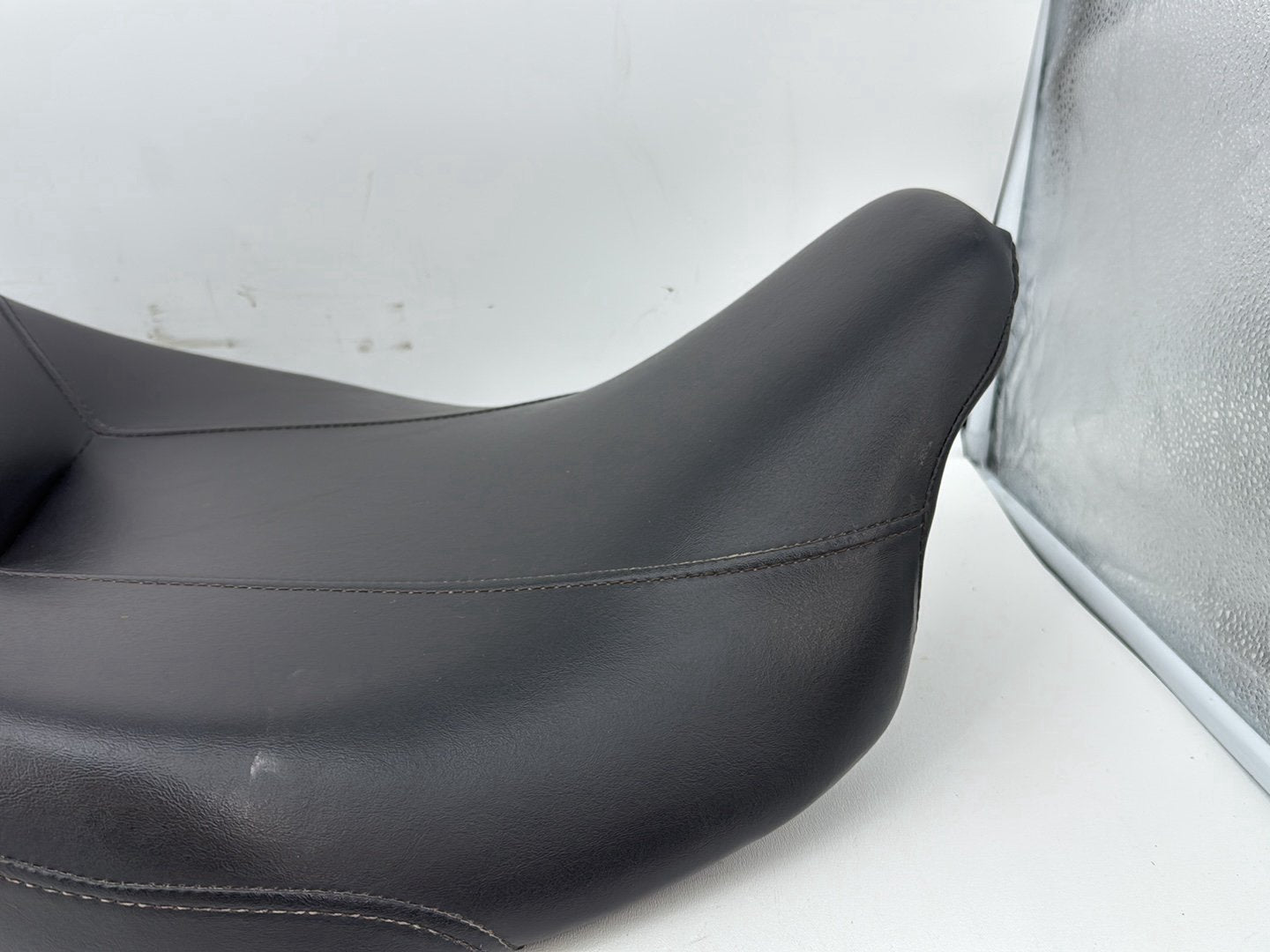 Harley-Davidson Misc  Passenger Rider Driver Seat Saddle 52164-09B