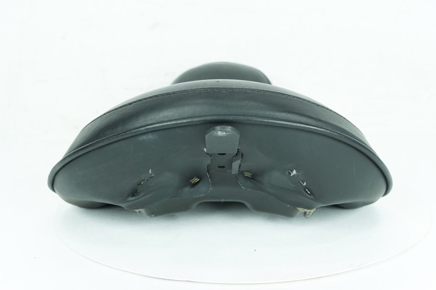 2007 - 2017 Harley-Davidson Dyna Street Bob Rider Driver Solo Seat Pillion 51475-09A