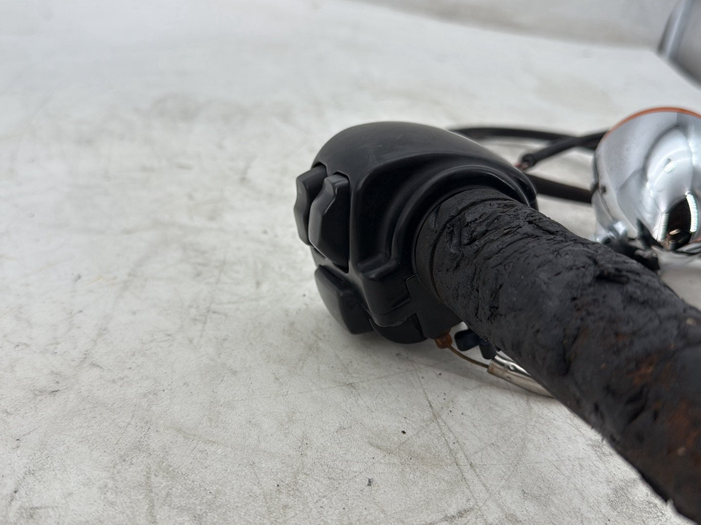 2012 Harley Dyna FXDF Fat Bob OEM Right Engine Start Kill Switches Controls