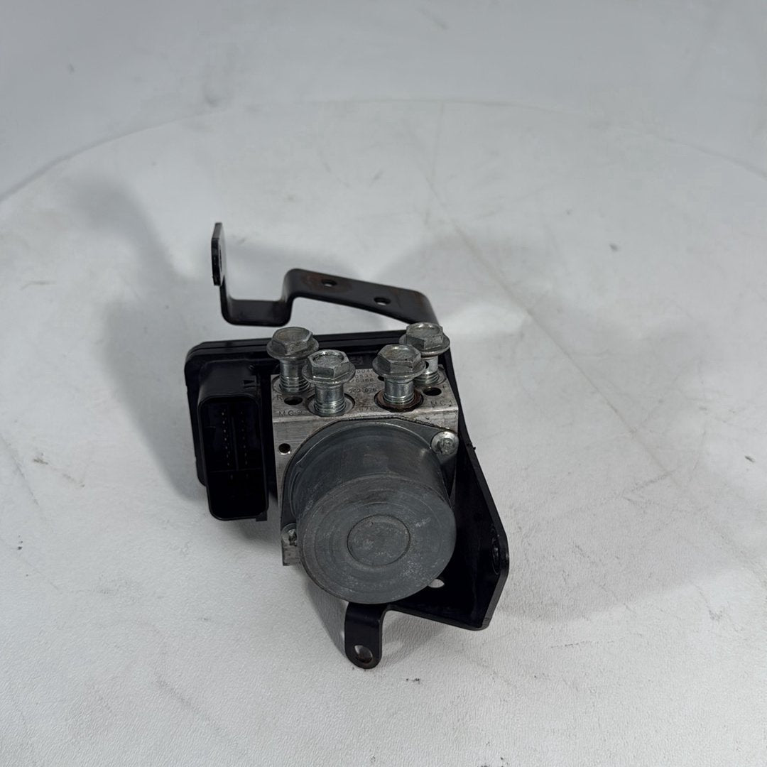 2017 - 2026 Harley-Davidson Softail Heritage Classic 114 ABS Brake Pump & Control Module 41100044C