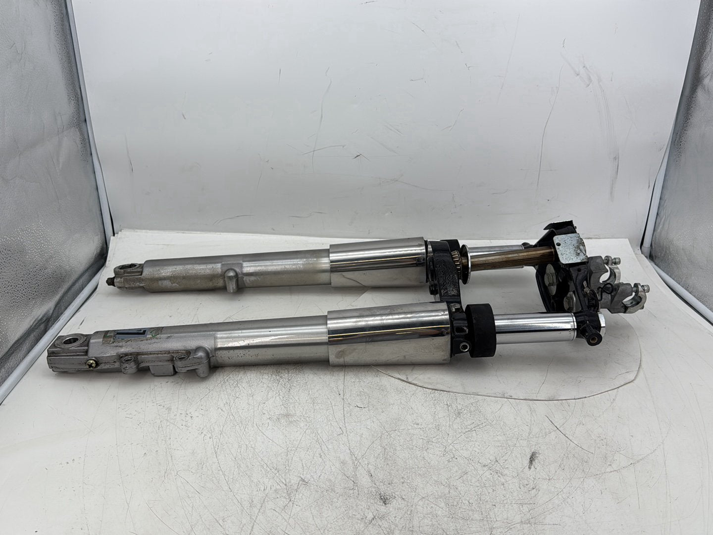 2006 Harley Electra Glide Touring Classic FLHTCI OEM Front Triple Tree Set & LH RH Fork Legs Sliders