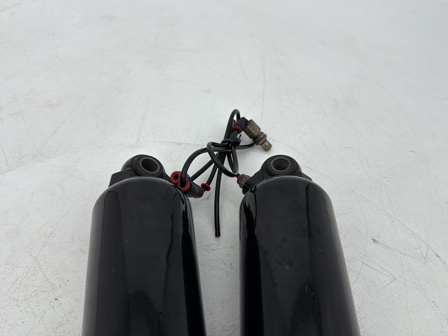 1999 - 2006 Harley-Davidson Touring Road King Police Rear Left Right Shock Absorbers 54565-97A