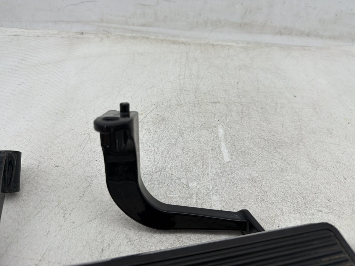 12 Harley Electra Glide Touring Ultra OEM Left Right Driver Floorboard Foot Rest