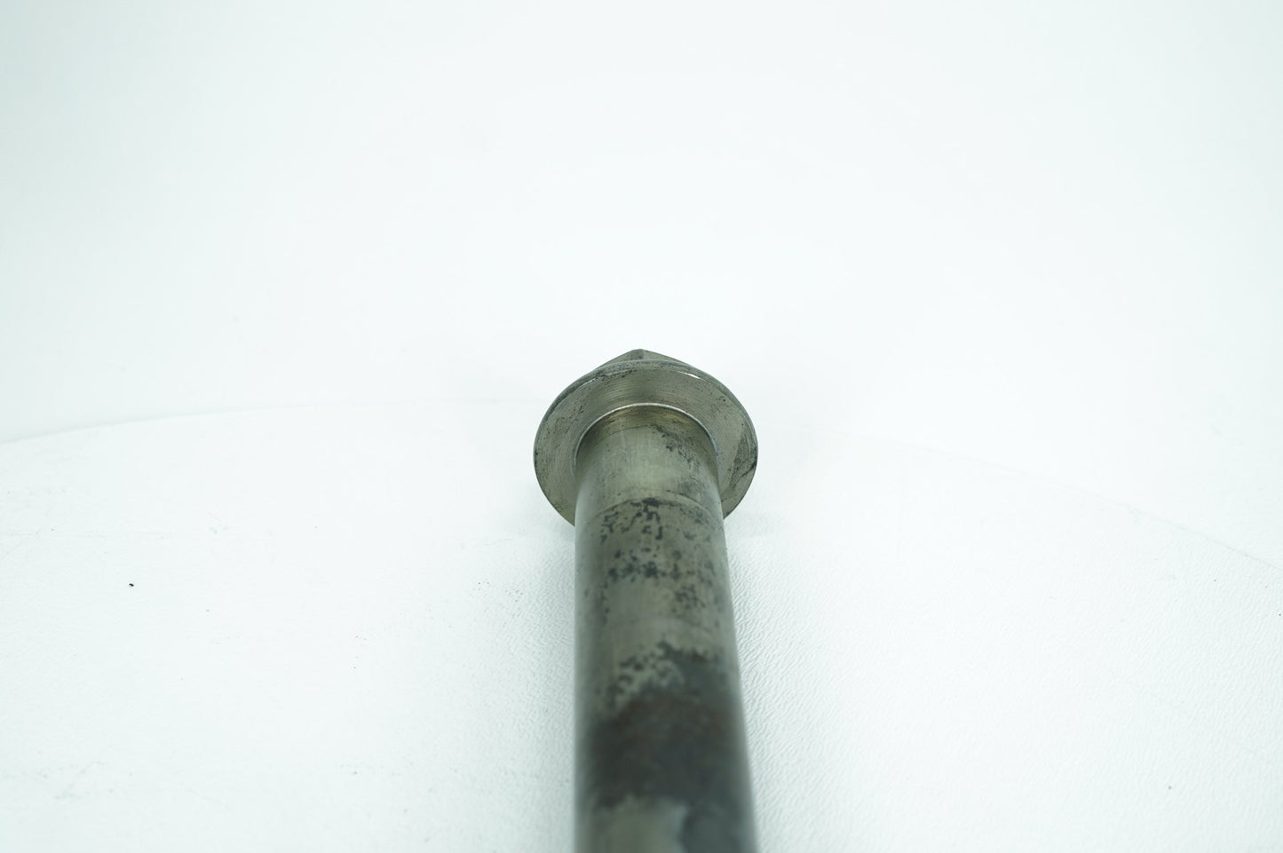 2007 - 2017 Harley-Davidson Dyna Street Bob Rear Wheel Axle Bolt Shaft 41114-08