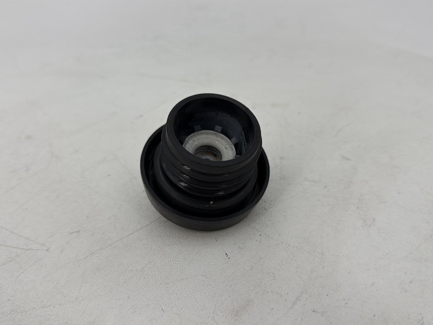 2007 - 2011 Harley-Davidson Touring Electra Glide Ultra Fuel Gas Tank Cap Bushing Hub 61274-92