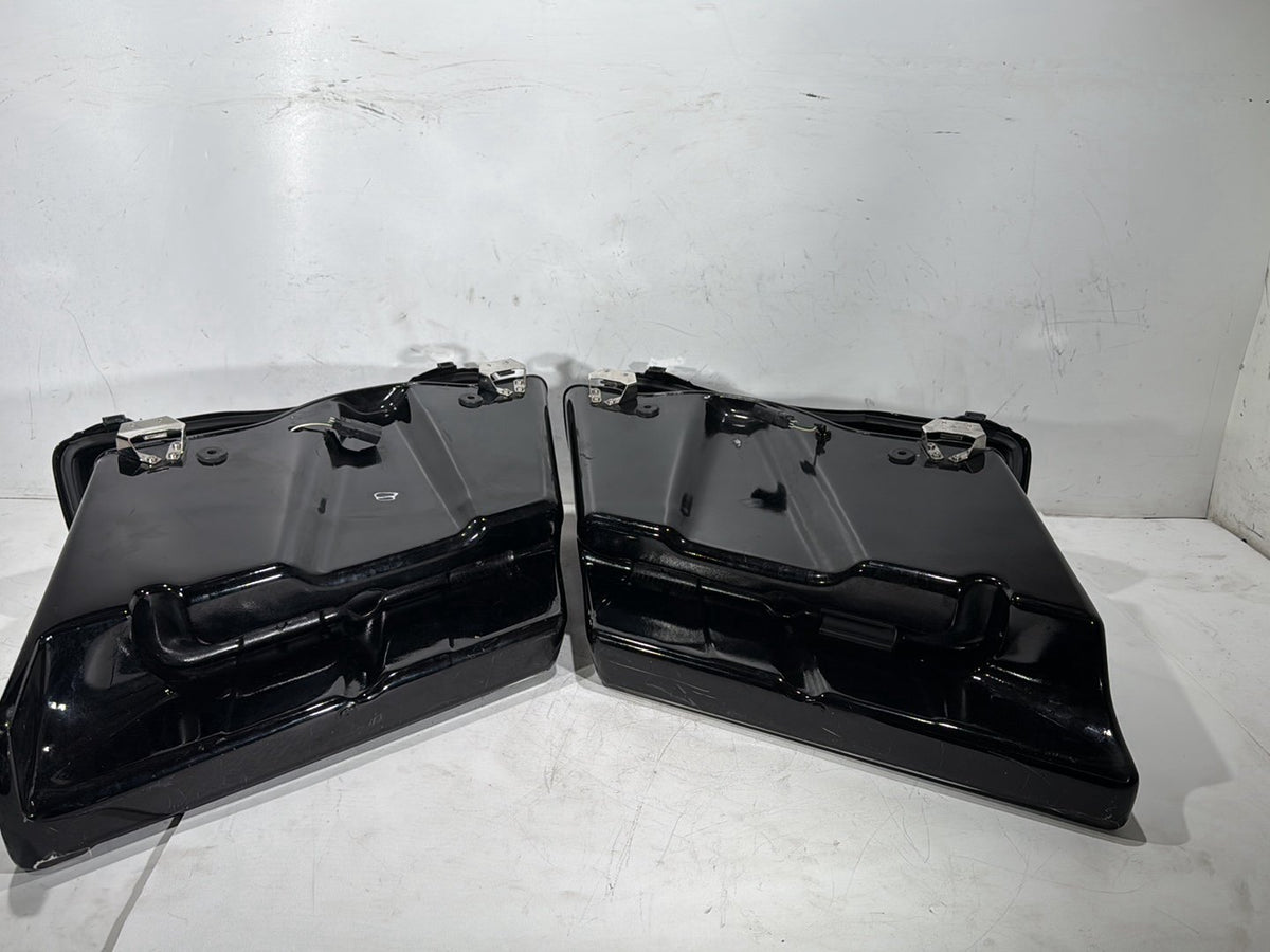 2010 Harley Street Glide Touring FLHX OEM Left Right Saddlebags Luggage NOKey