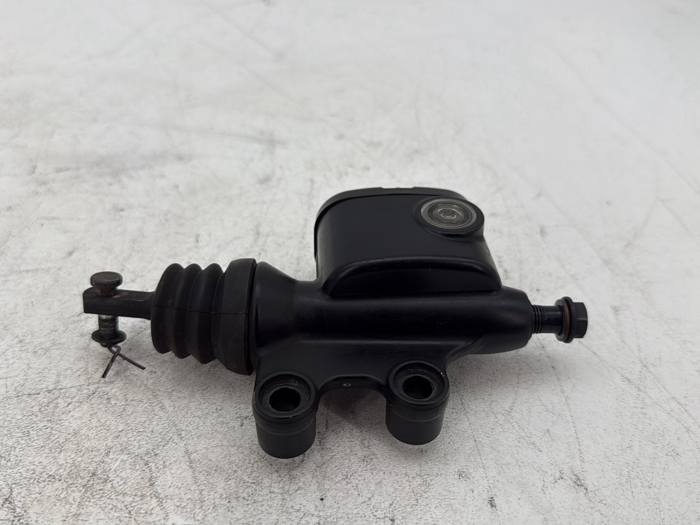 2018 Harley Electra Glide Touring Ultra FLHTCU OEM Rear Brake Master Cylinder Reservoir