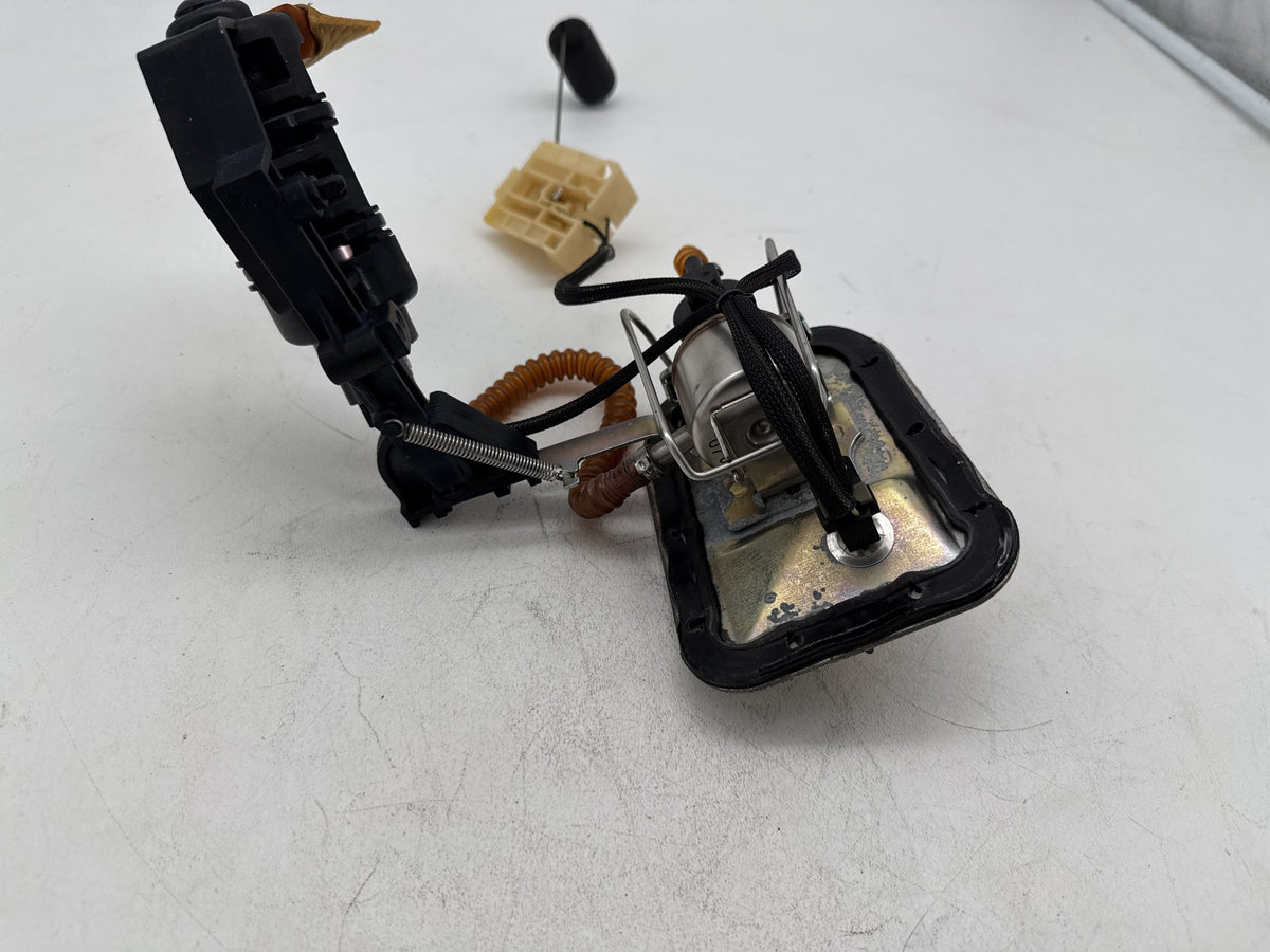 2008 Harley Softail Custom FXSTC OEM Fuel Pump Gas Gasoline Petrol Sending