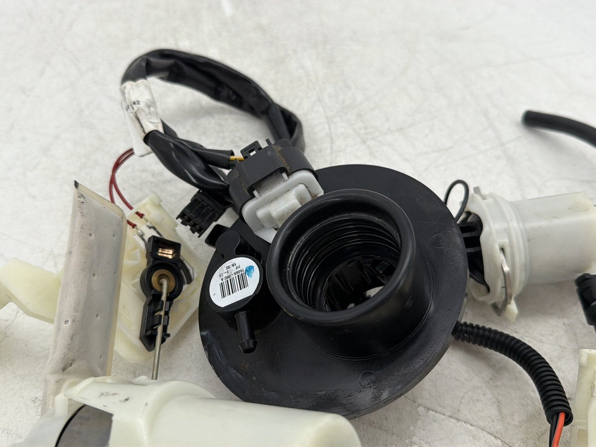 2013 Harley Electra Glide Touring CVO OEM Fuel Pump Gas Gasoline Petrol Sending