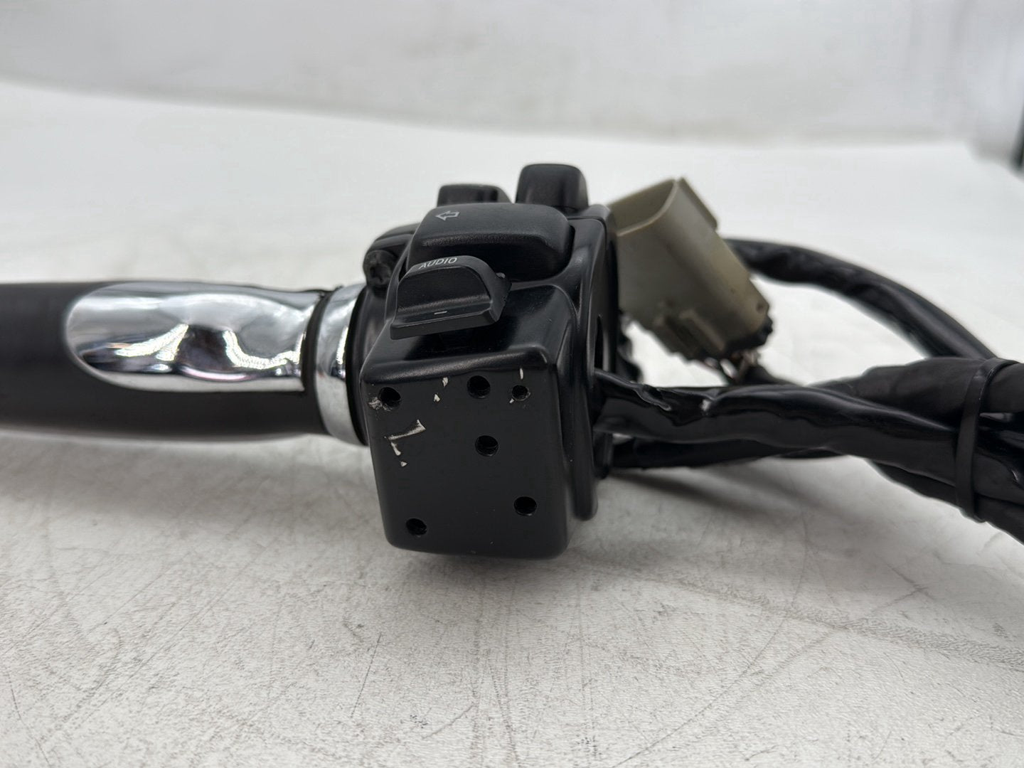 2010 Harley Street Glide Touring FLHX OEM Left Turn Signal Headlight Switches Controls