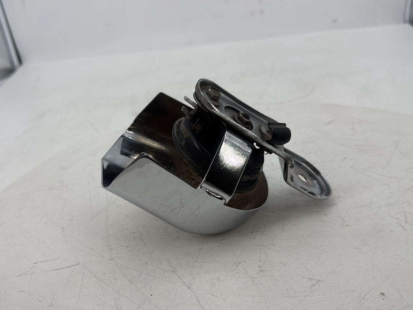 2008 - 2016 Harley-Davidson Touring Electra Glide Ultra Horn Signal Klaxon Chrome Cover 69012-93A