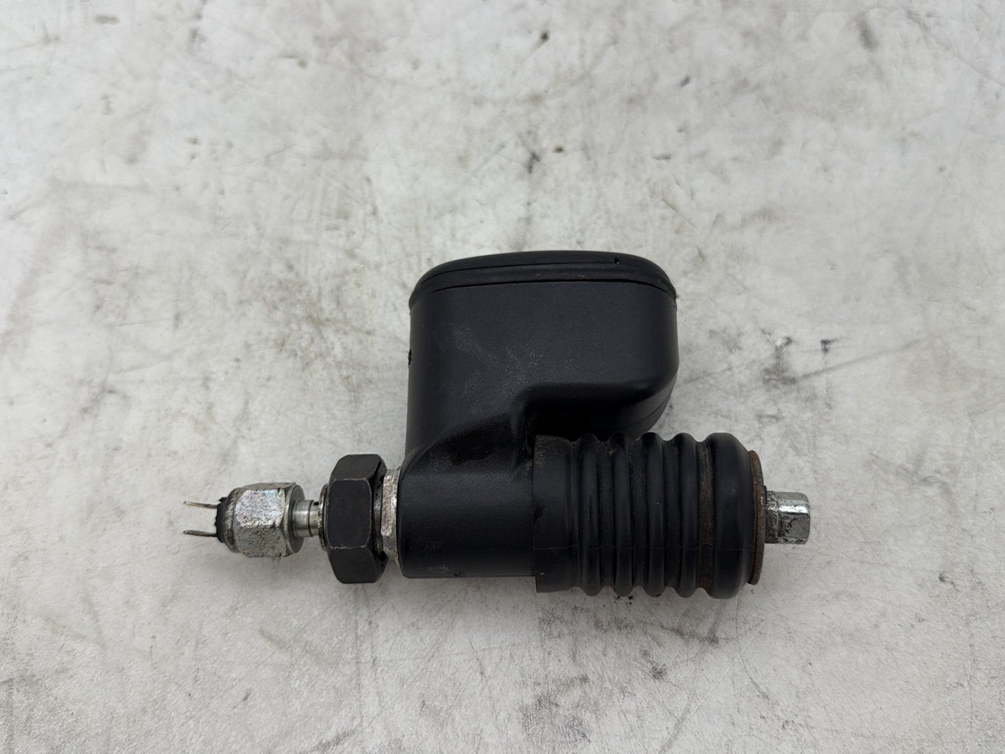 2012 Harley Dyna FXDF Fat Bob OEM Rear Brake Master Cylinder Reservoir