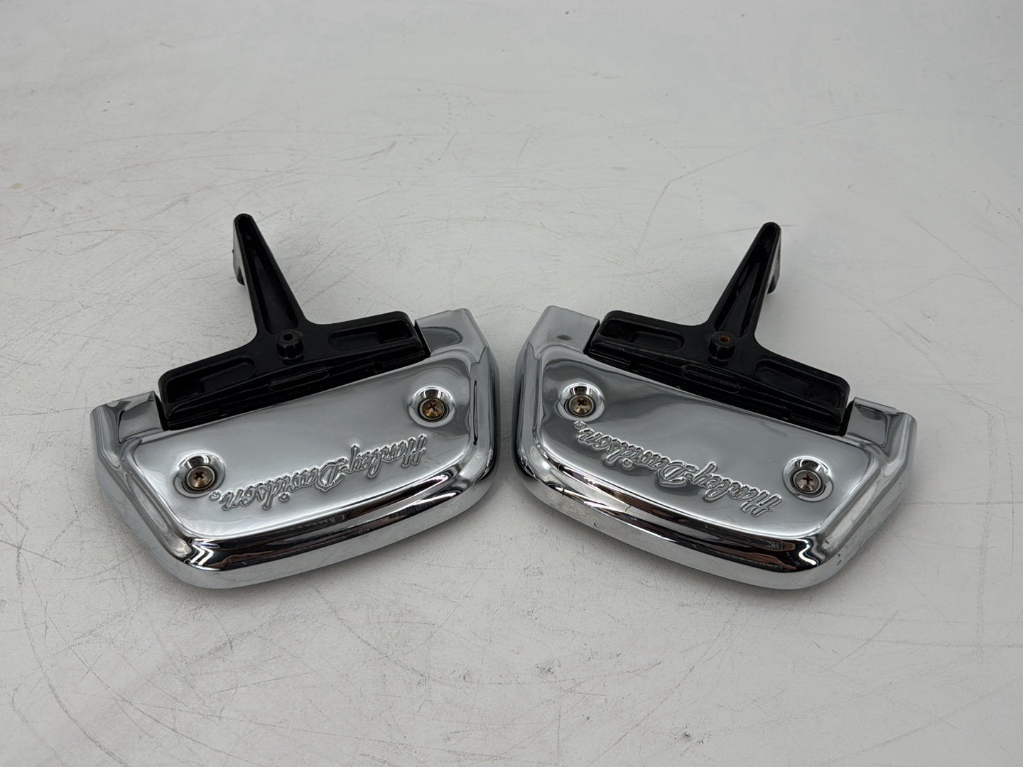 1999 - 2006 Harley-Davidson Touring Electra Glide Classic Left & Right Passenger Floorboard Foot Rest 52719-93B