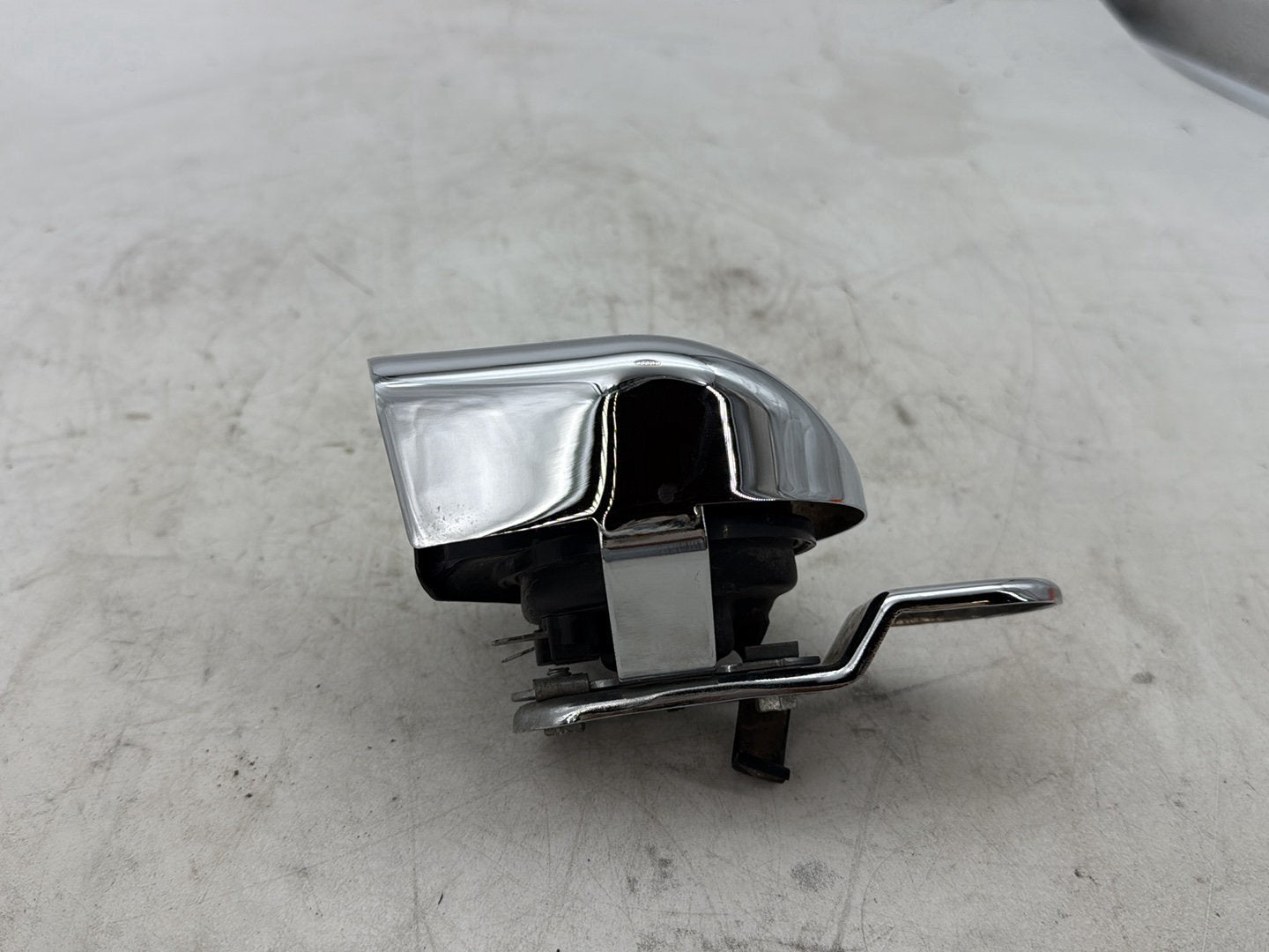2012 Harley Dyna FXDF Fat Bob OEM Horn Signal Klaxon Chrome Cover