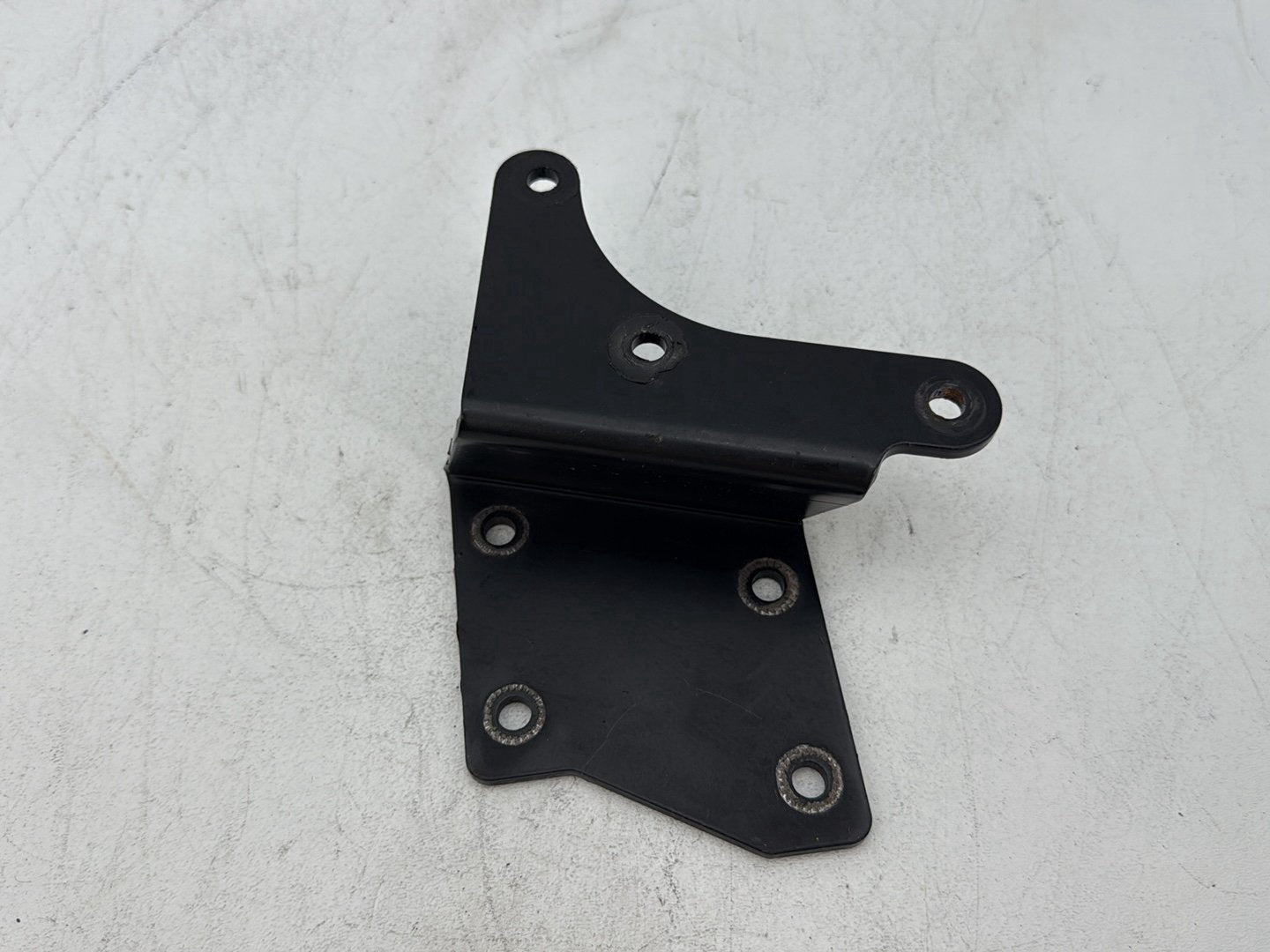 2006 Harley Dyna FXDWGI Wide Glide OEM Exhaust System Support Bracket Holder