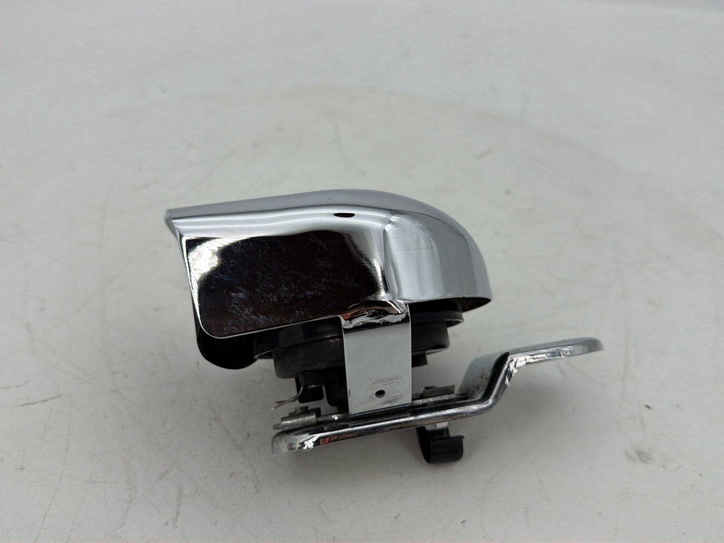 2007 - 2017 Harley-Davidson Dyna Super Glide Custom Horn Signal Klaxon Chrome Cover 69012-93B
