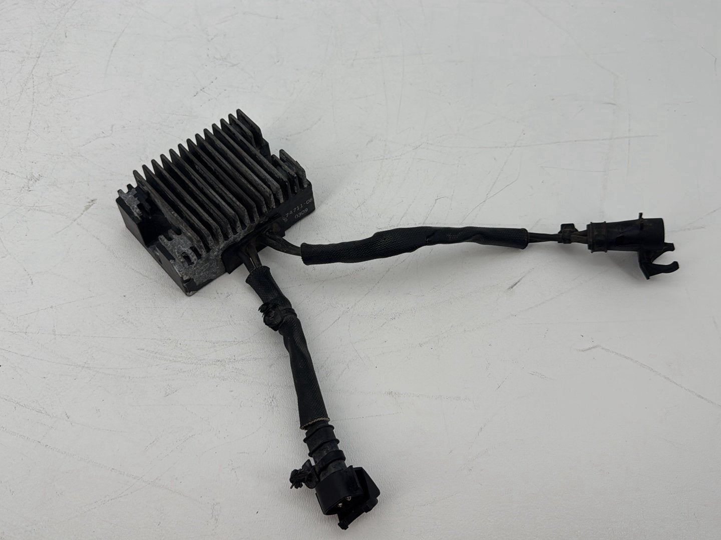 2009 Harley Sportster XL1200 L 1200 Low OEM Voltage Regulator Rectifier 74711-08