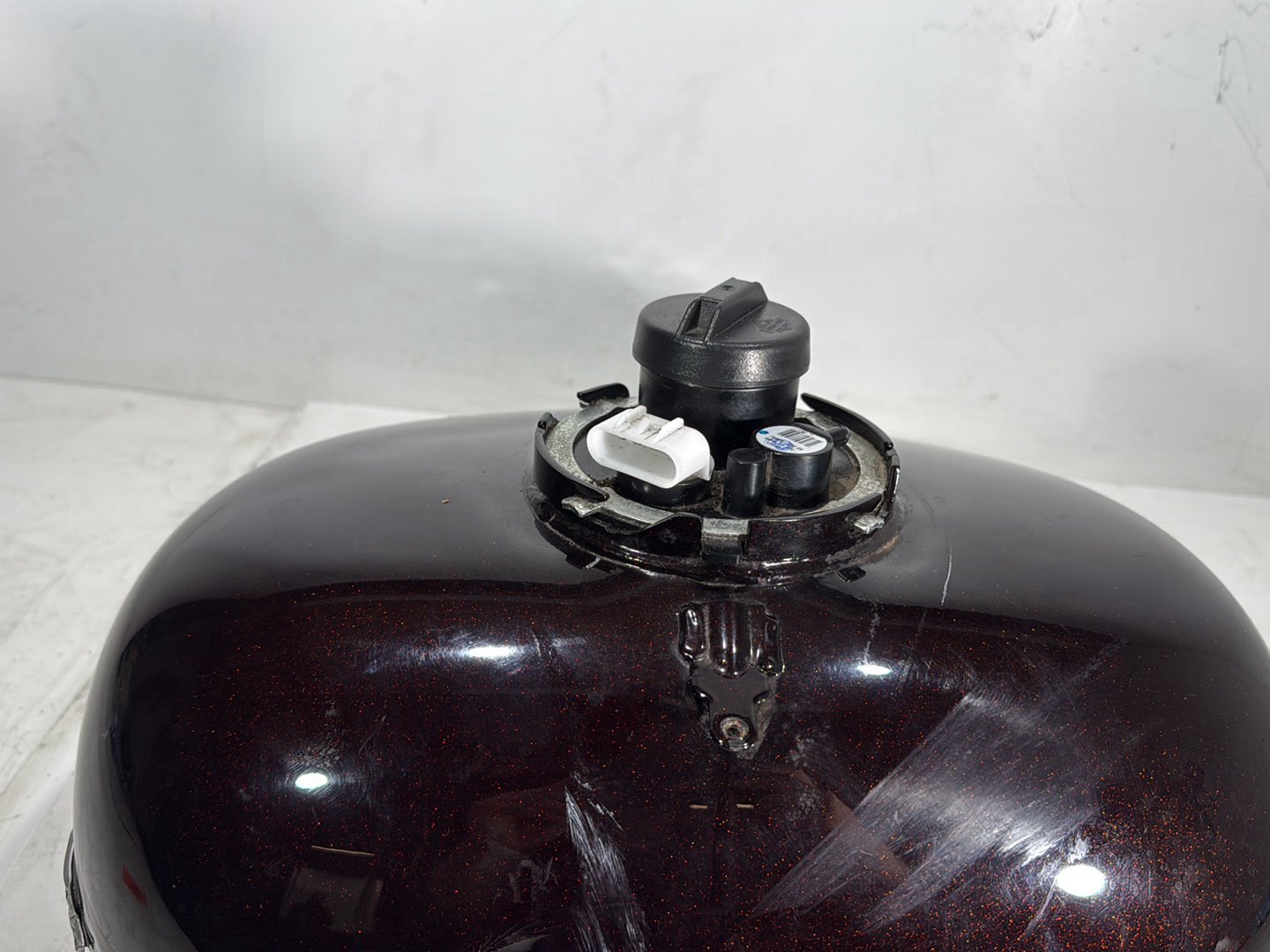 2011 Harley Street Glide Touring FLHX OEM Fuel Gas Tank Gasoline Reservoir