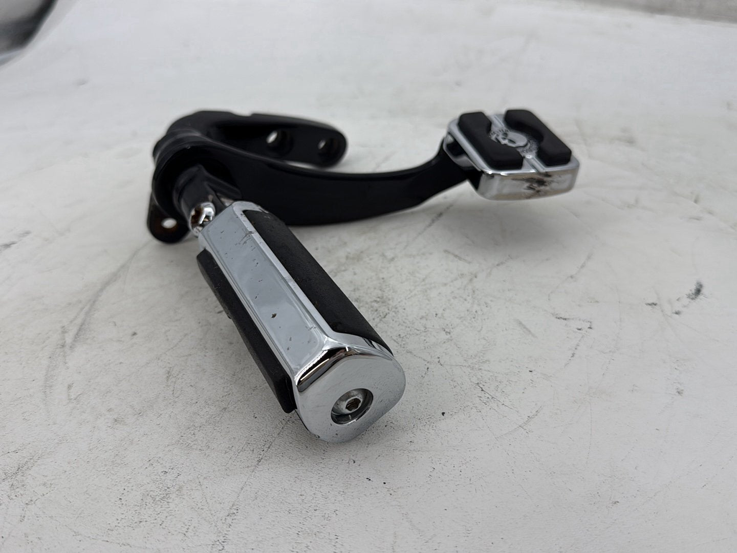 2006 Harley Dyna Super Glide Custom FXDCI OEM Right Driver Foot Controls Peg Rest
