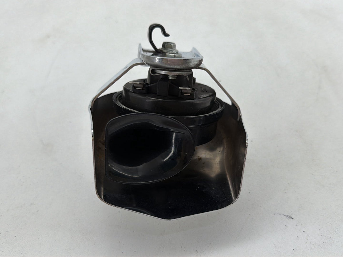 2007 Harley Street Glide Touring FLHX OEM Horn Signal Klaxon Chrome Cover