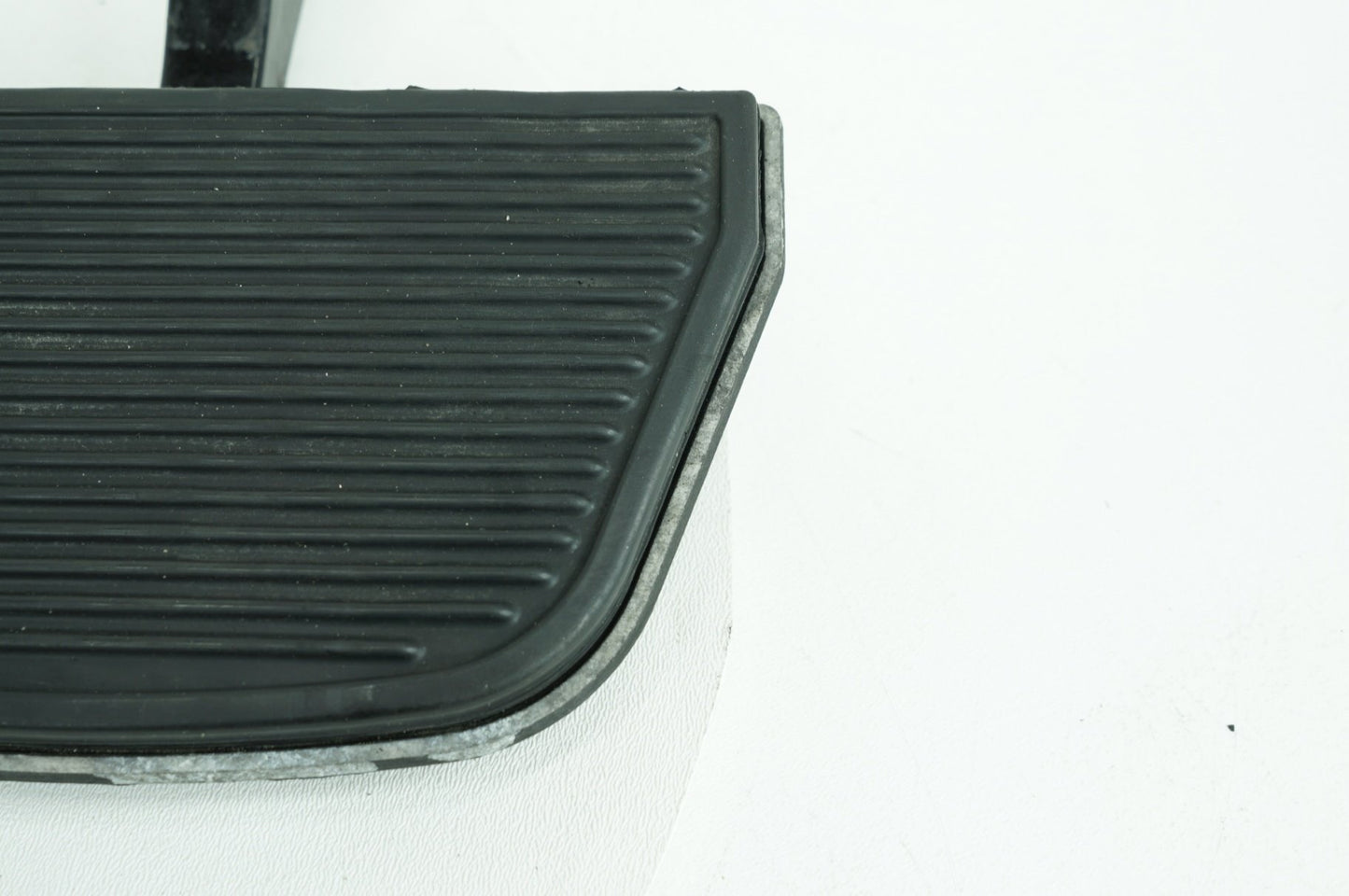 2007 - 2013 Harley-Davidson Touring Electra Glide Classic Left & Right Passenger Floorboard Foot Rest 50613-91A