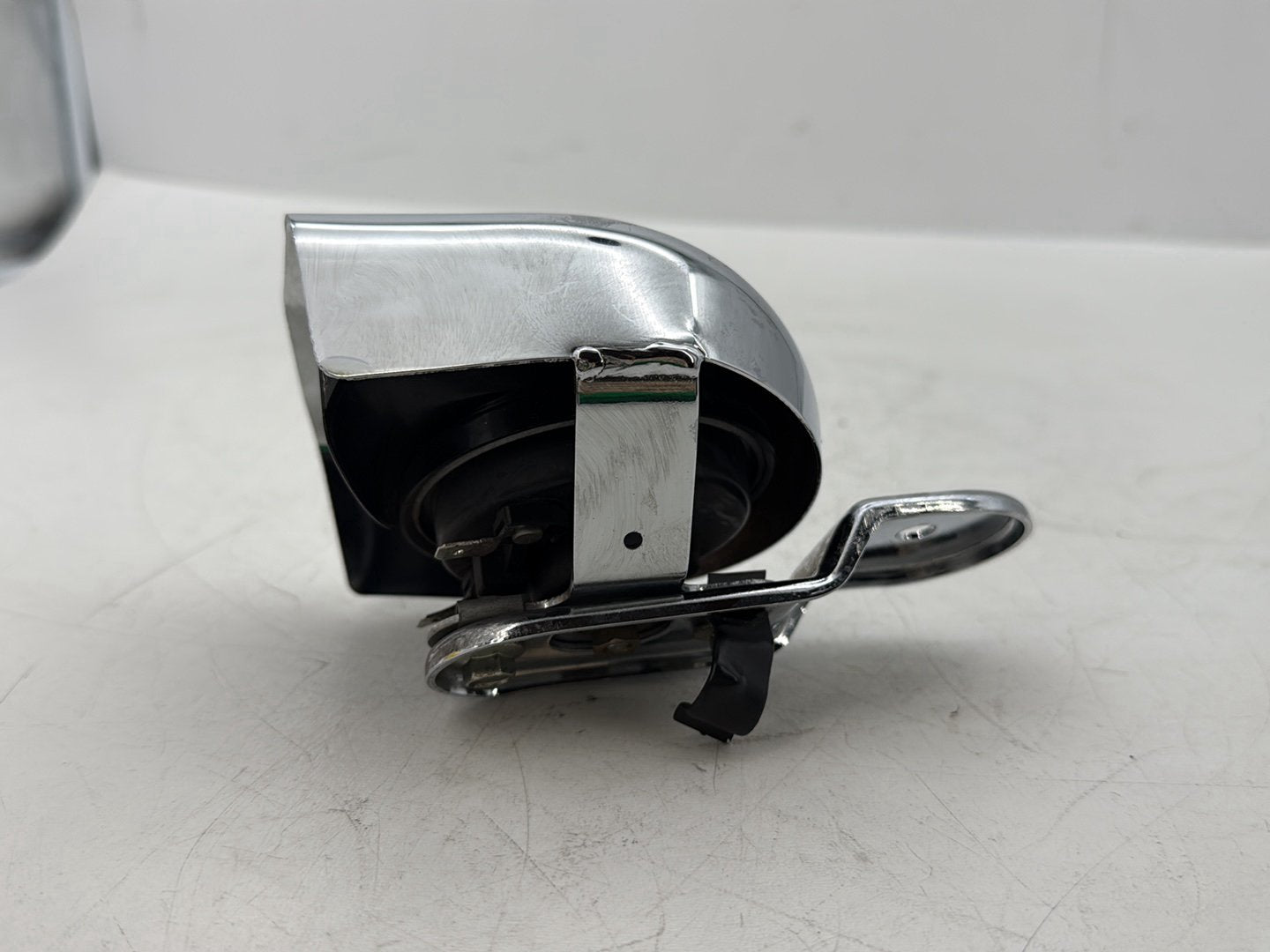 2005 Harley Touring FLHRCI Road King Classic OEM Horn Signal Klaxon Chrome Cover