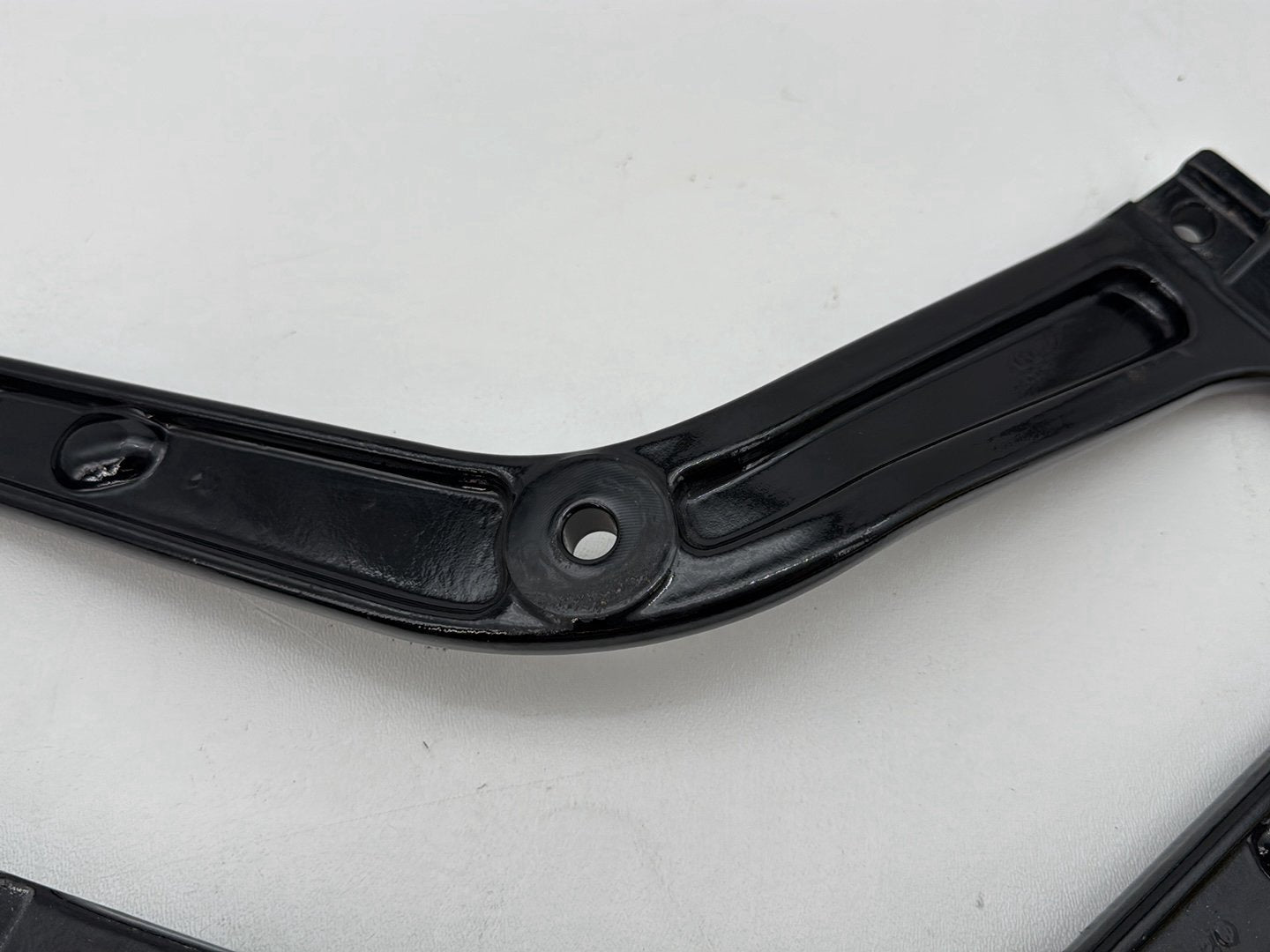 2008 Harley Softail Deluxe FLSTN OEM Rear Left & Right Fender Support Bracket