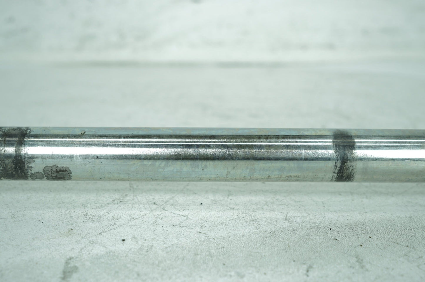 2007 - 2016 Harley-Davidson Touring CVO Electra Screamin Eagle Rear Wheel Axle Bolt Shaft 41056-09