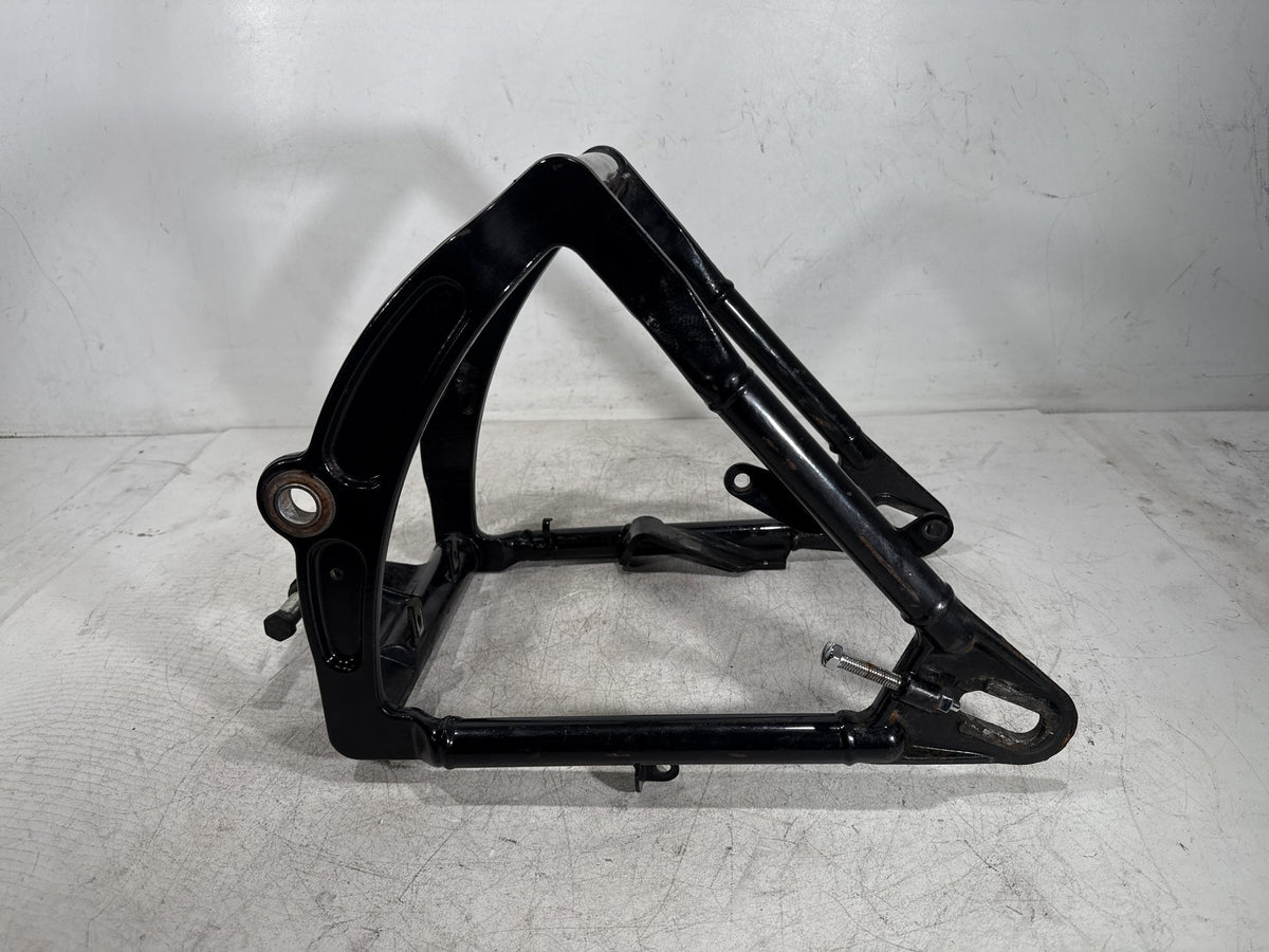 2001 Harley Fat Boy Softail FLSTF OEM Rear Fork Swingarm Swing Arm 47573-00A