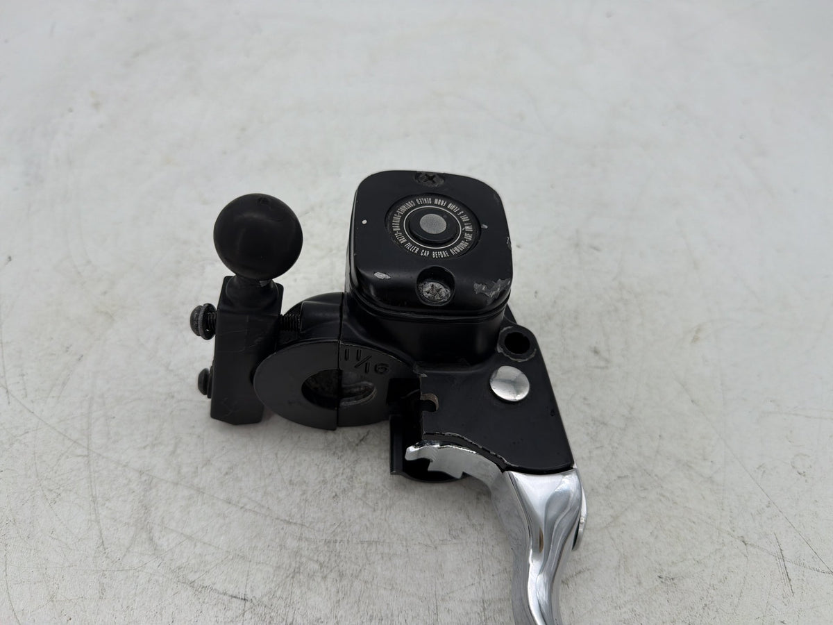 2004 Harley Electra Glide Touring Ultra OEM Front Right Brake Lever Master Cylinder