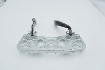 1999 - 2006 Harley-Davidson Touring Electra Glide Right Driver 1 Floorboard Foot Rest Aftermarket MX Style Wide Billet