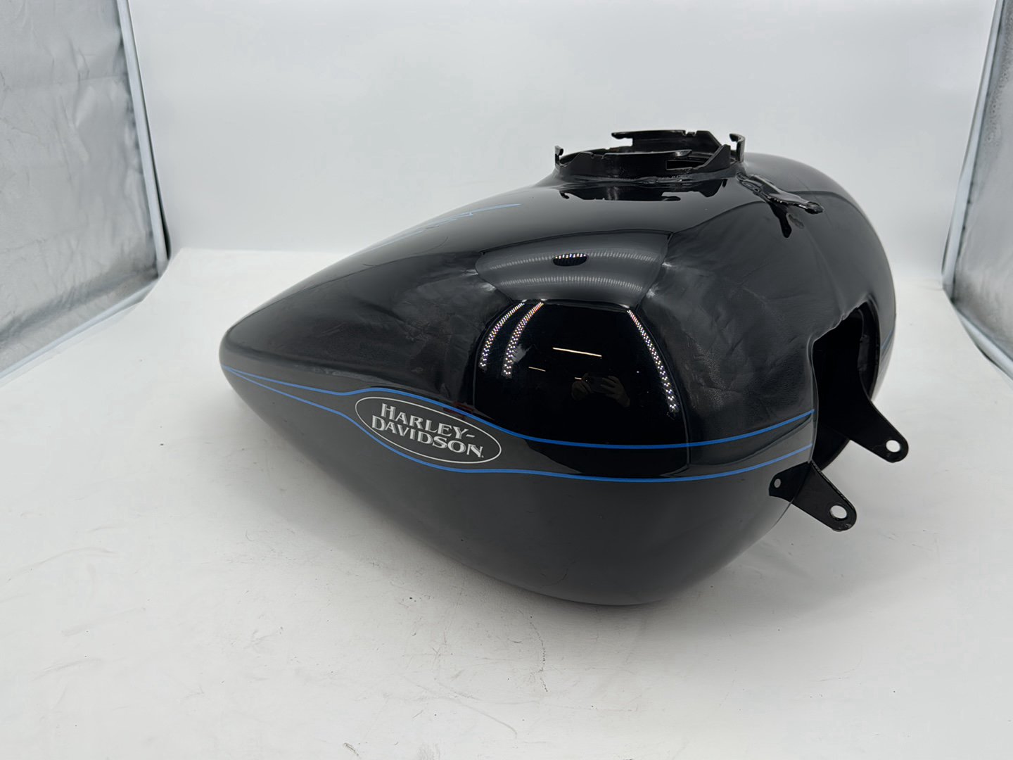 2007 - 2012 Harley-Davidson Touring Road Glide Fuel Gas Tank Gasoline Reservoir 	61356-08