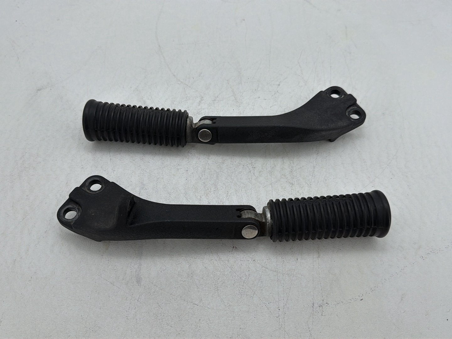 2009 Harley Dyna Street Bob FXDB OEM Passenger Left & Right Foot Pegs