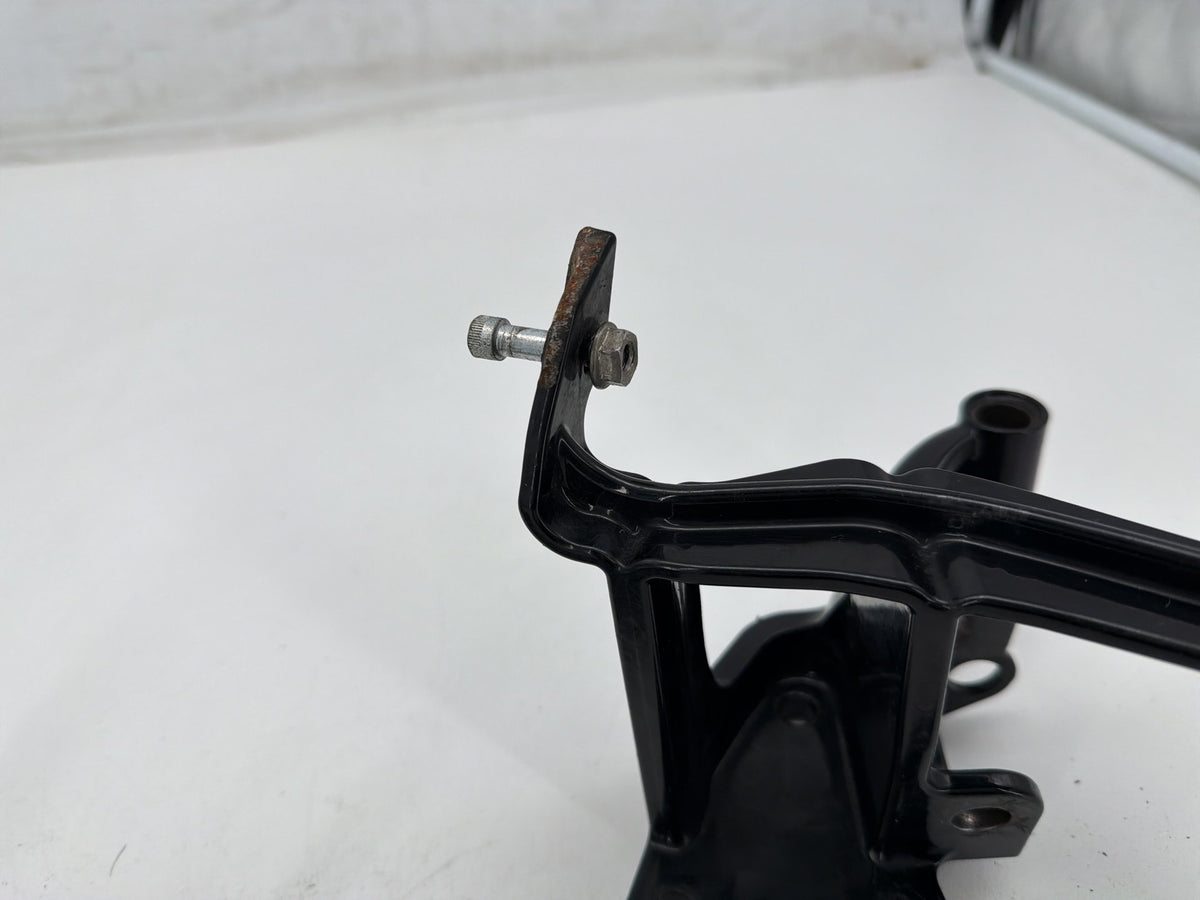 2011 Harley Softail Deluxe FLSTN OEM Left Right Footboard Foot Rest Brackets