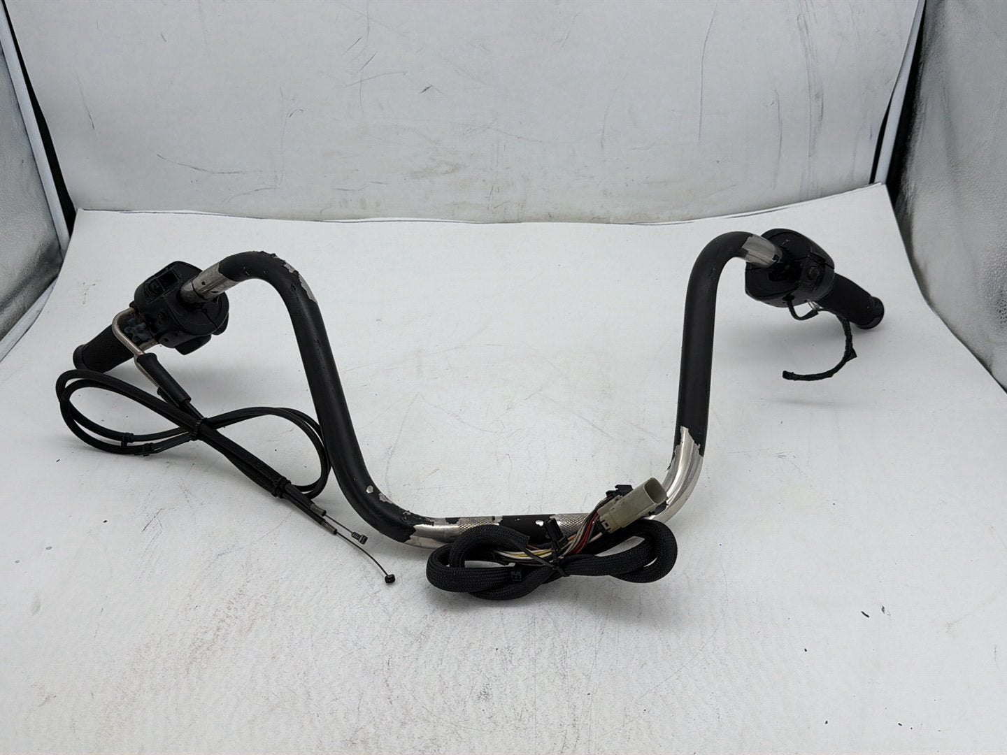 2009 Harley Dyna Street Bob FXDB OEM Handlebars Left Right Switches Controls