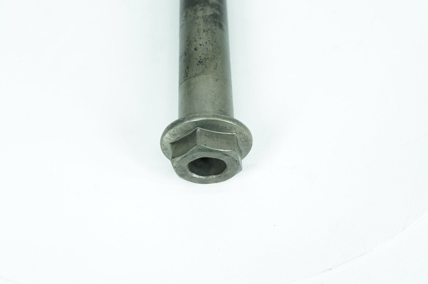 2007 - 2017 Harley-Davidson Dyna Street Bob Rear Wheel Axle Bolt Shaft 41114-08