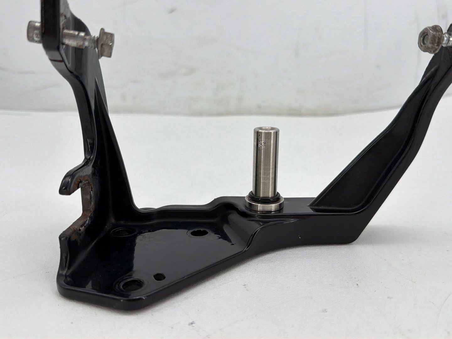 2011 Harley Heritage Softail Classic FLSTC OEM Right 1 Footboard Mount Bracket
