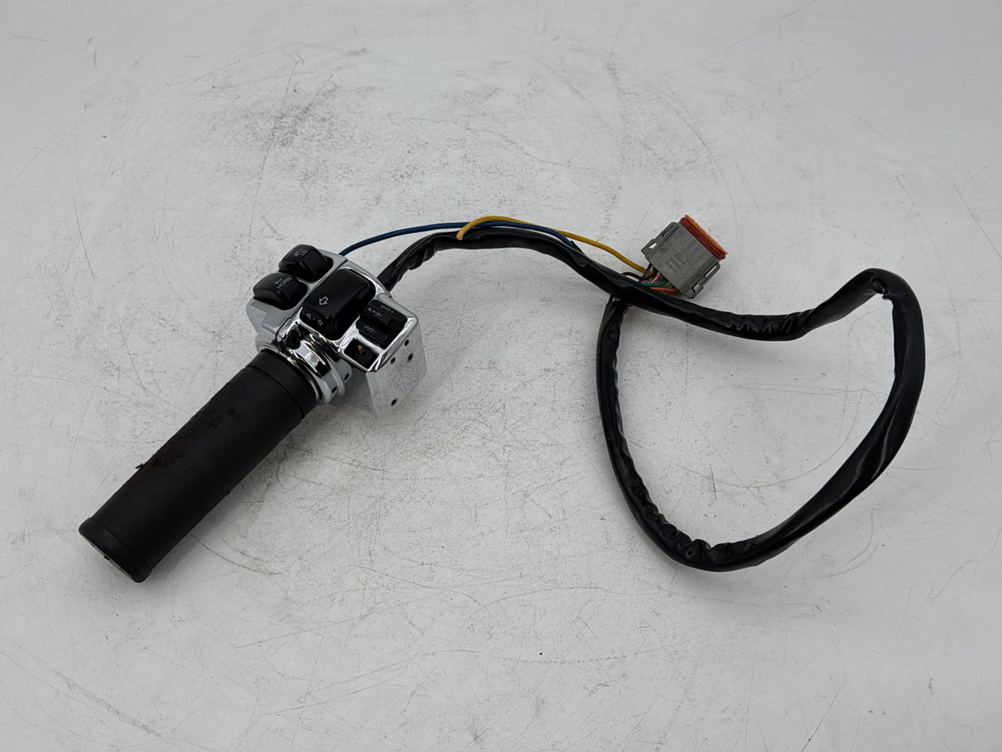 1999 - 2006 Harley-Davidson Touring Electra Glide Classic Left Turn Signal Headlight Switches Controls 71685-06A