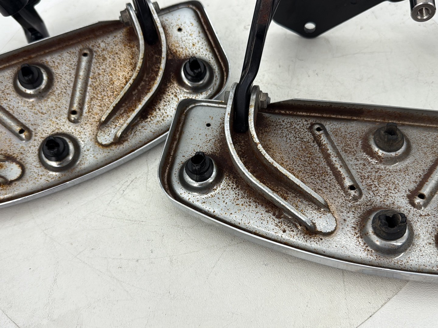 2004 Harley Softail FLSTC Heritage Classic OEM Left Right Driver Floorboard Foot Rest