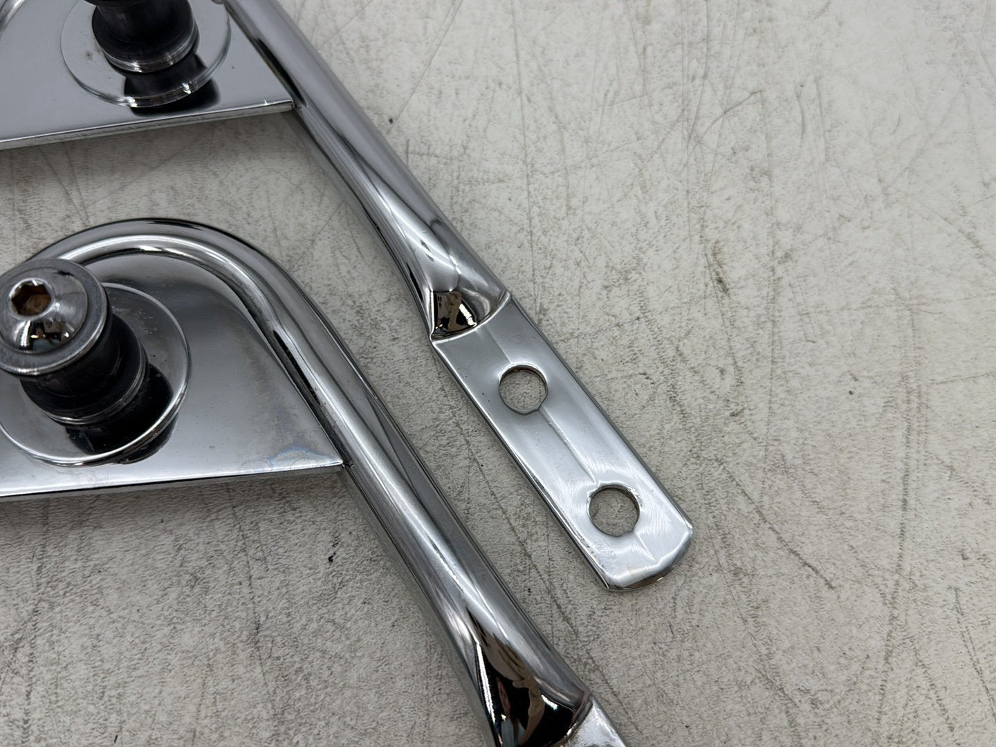 2004 Harley Road King Touring Custom FLHRSI OEM Detachable Tour Pak Luggage Box Bracket