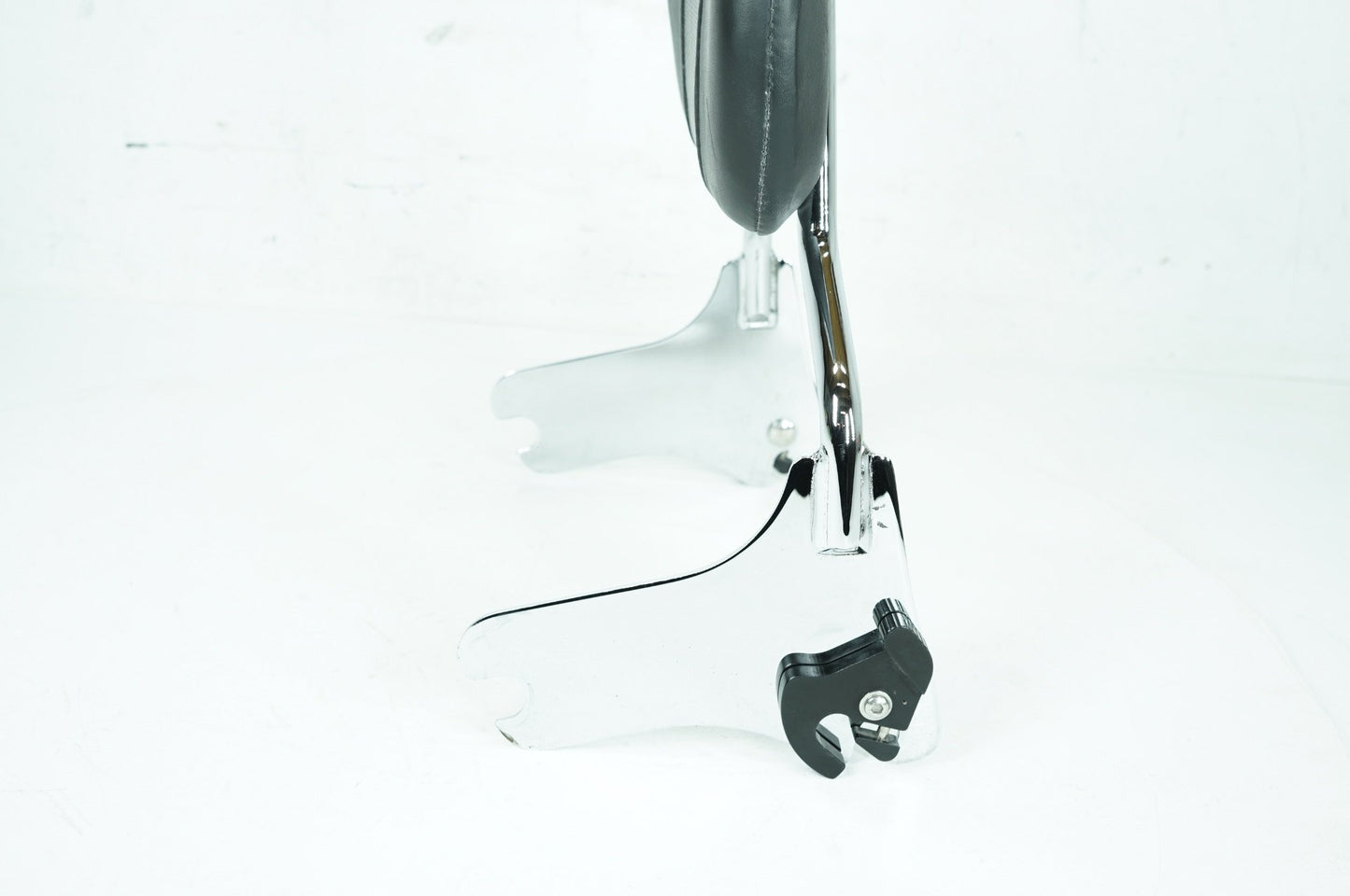 2000 - 2006 Harley-Davidson Touring Road King Custom Rear Sissy Bar w/ Backrest Cushion Pad 52933-97C