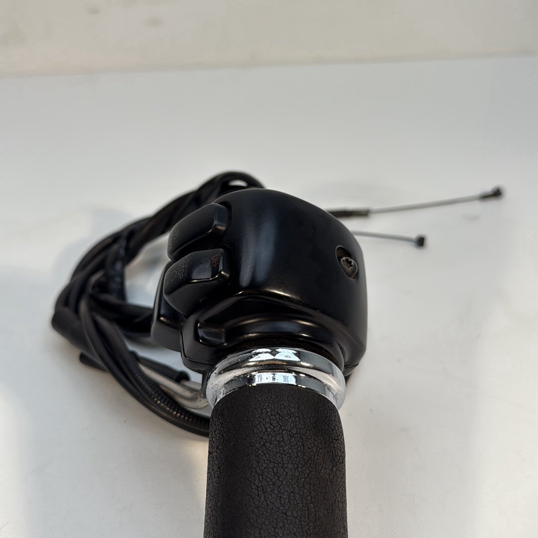 1986 - 2003 Harley-Davidson Sportster Hugger 883 Right Engine Start Kill Switches Controls  	71684-06A