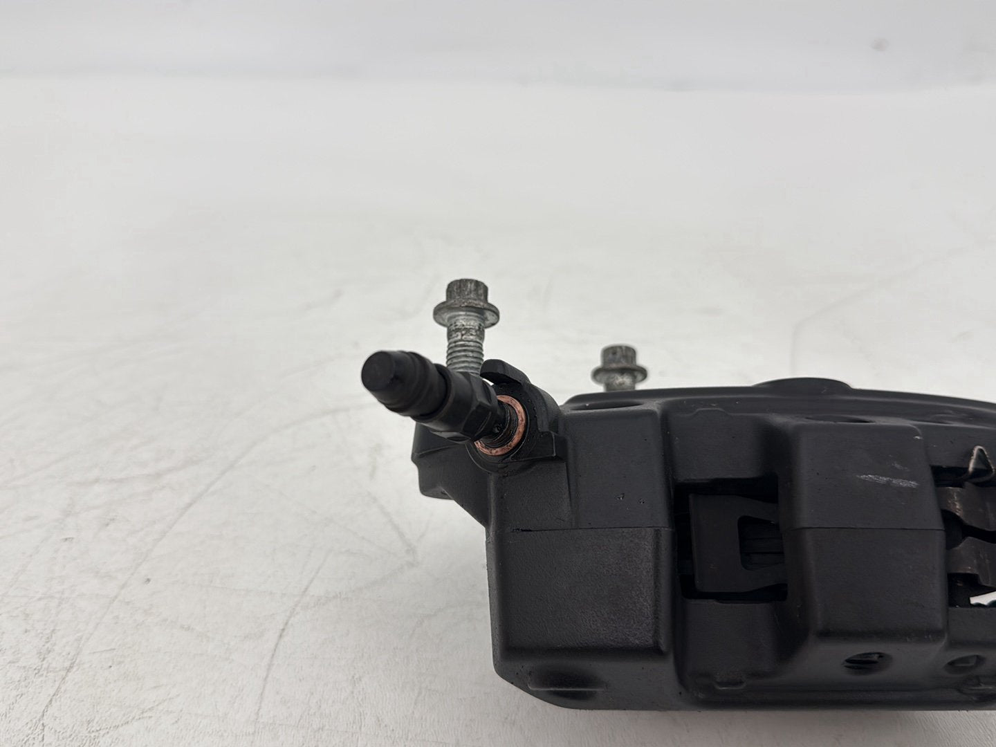 2015 Harley Touring FLHXS Street Glide OEM Front Right 1 Brake Caliper